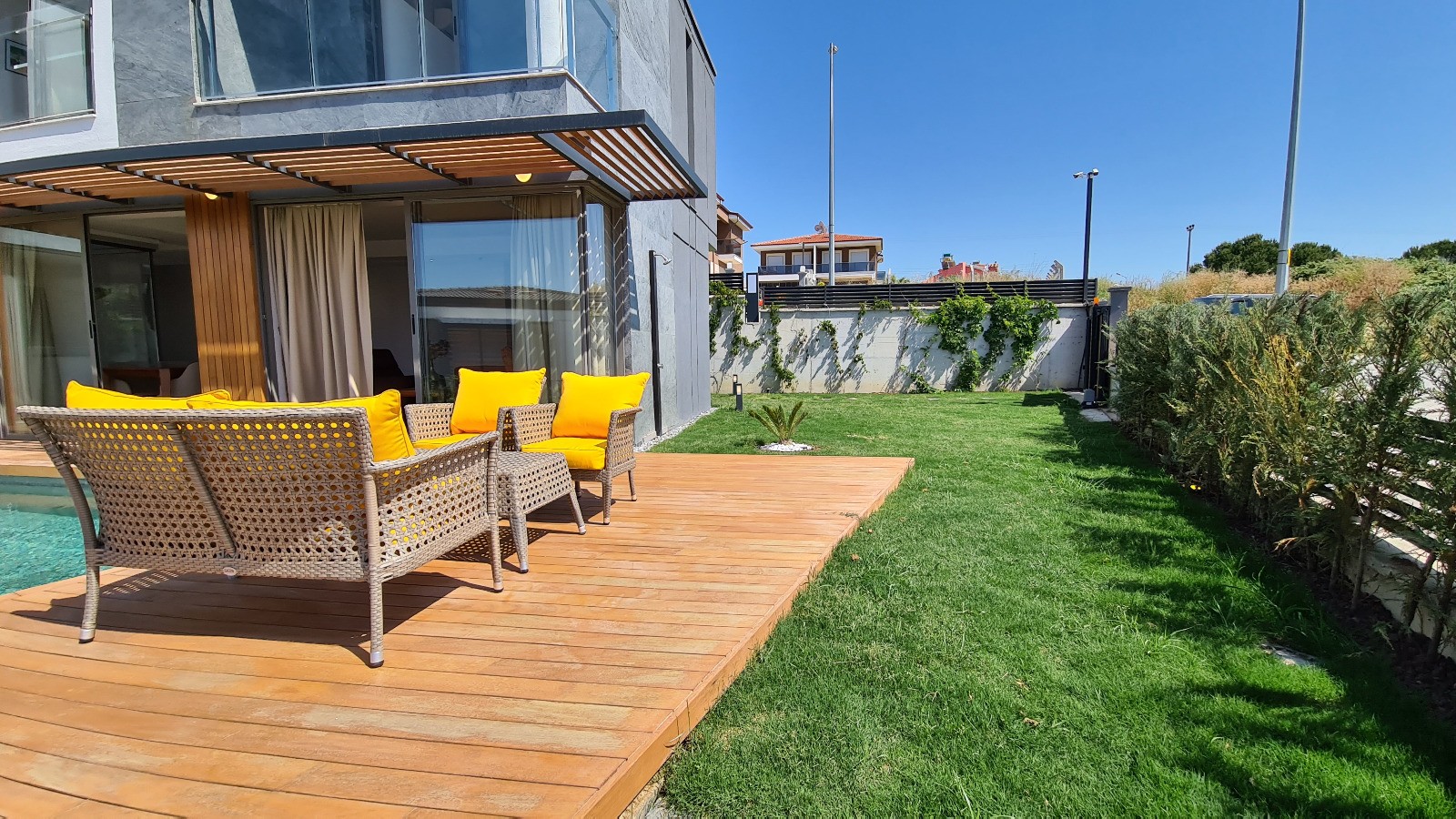 РОСКОШНАЯ ОТДЕЛЬНАЯ ВИЛЛА С ЧАСТНЫМ БАССЕЙНОМ В КУШАДАСЫ.