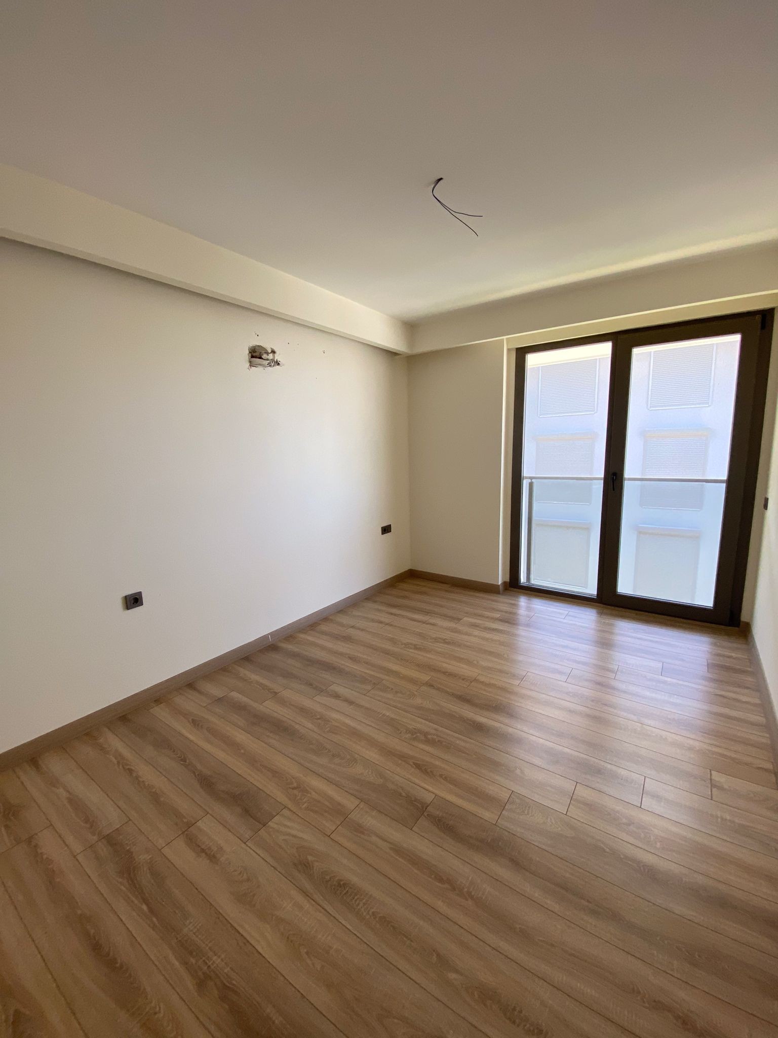 BRAND NEW SPACIOUS 2 BEDROOM APARTMENT IN TOWN