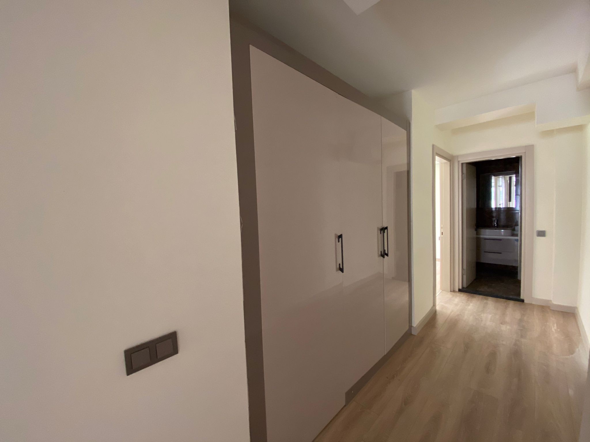 BRAND NEW SPACIOUS 2 BEDROOM APARTMENT IN TOWN