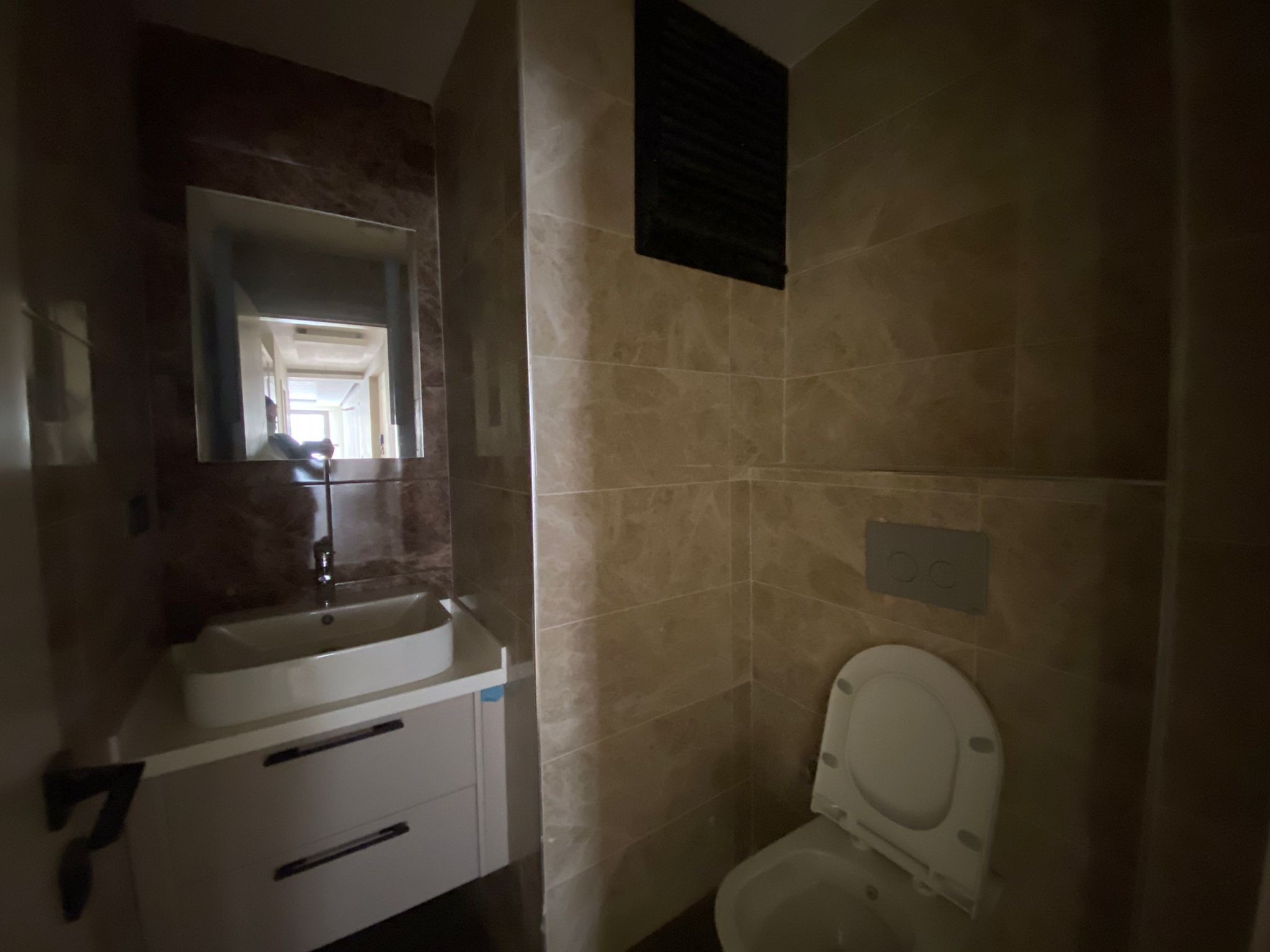 BRAND NEW SPACIOUS 2 BEDROOM APARTMENT IN TOWN