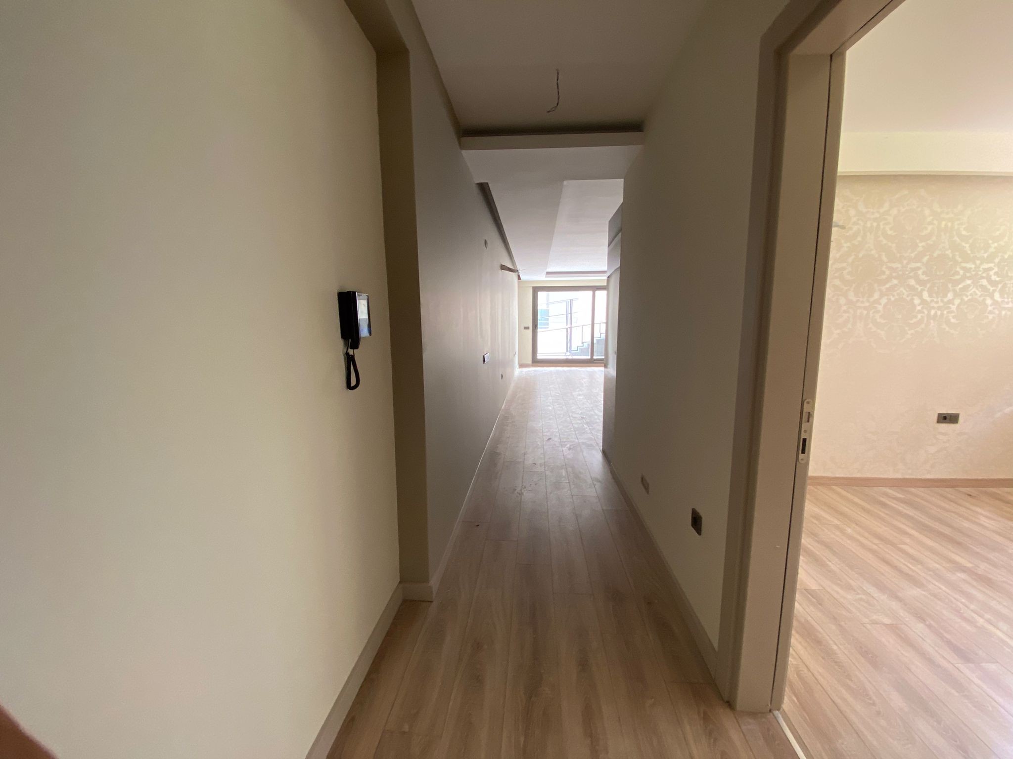 BRAND NEW SPACIOUS 2 BEDROOM APARTMENT IN TOWN