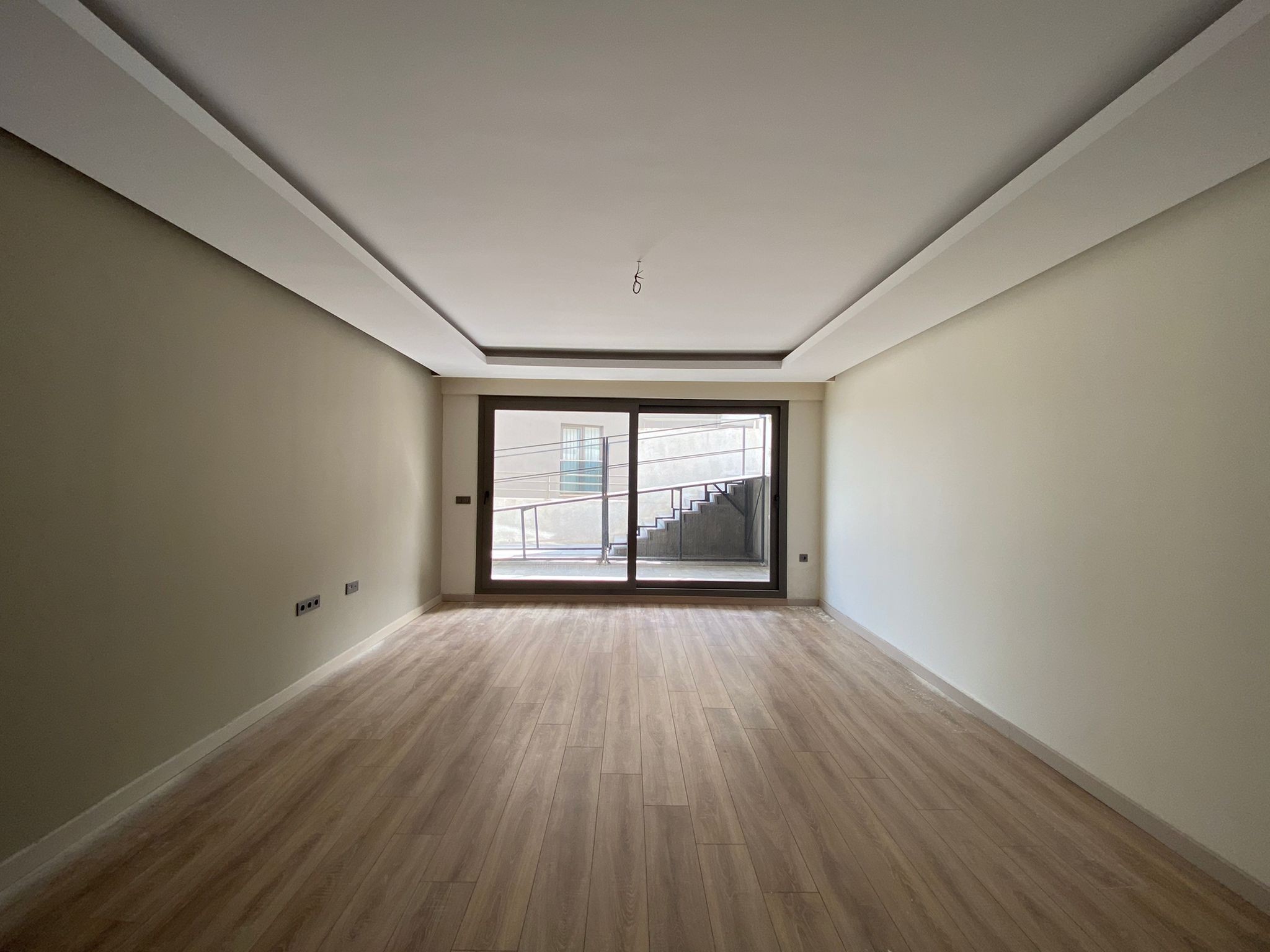 BRAND NEW SPACIOUS 2 BEDROOM APARTMENT IN TOWN