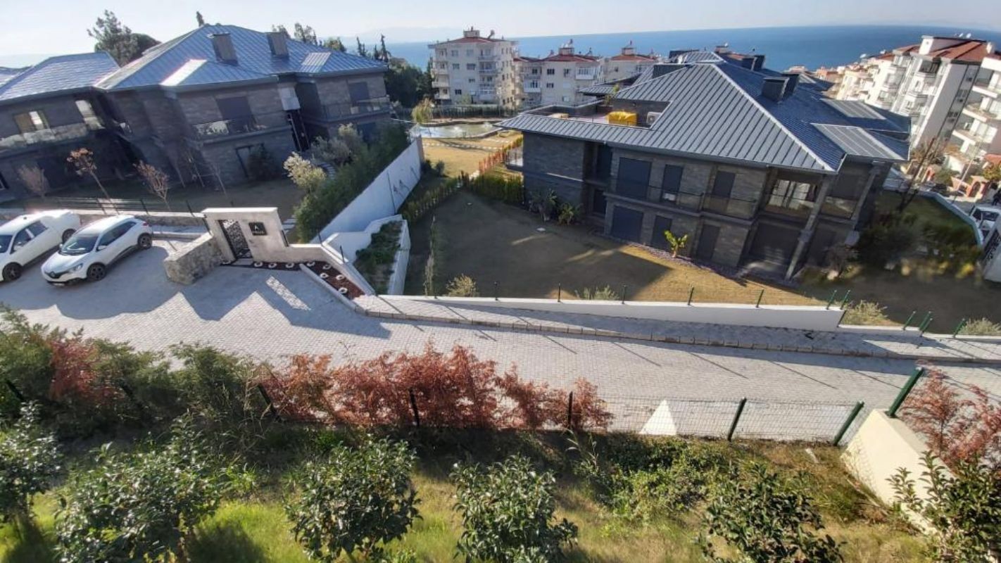 NATURAL STONE ARCHITECTURE 1 BEDROOM RESIDENCE WITH NICE SEAVIEW AT MARINA LOCATION