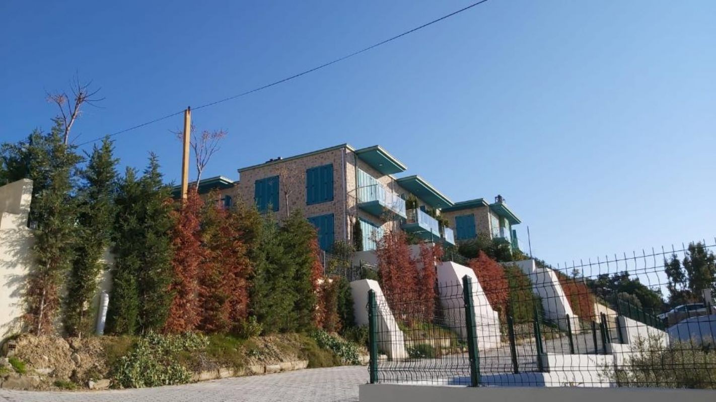 NATURAL STONE ARCHITECTURE 1 BEDROOM RESIDENCE WITH NICE SEAVIEW AT MARINA LOCATION