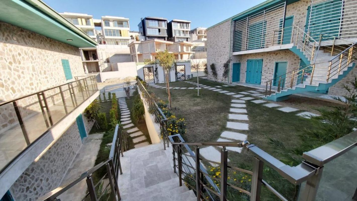 NATURAL STONE ARCHITECTURE 1 BEDROOM RESIDENCE WITH NICE SEAVIEW AT MARINA LOCATION