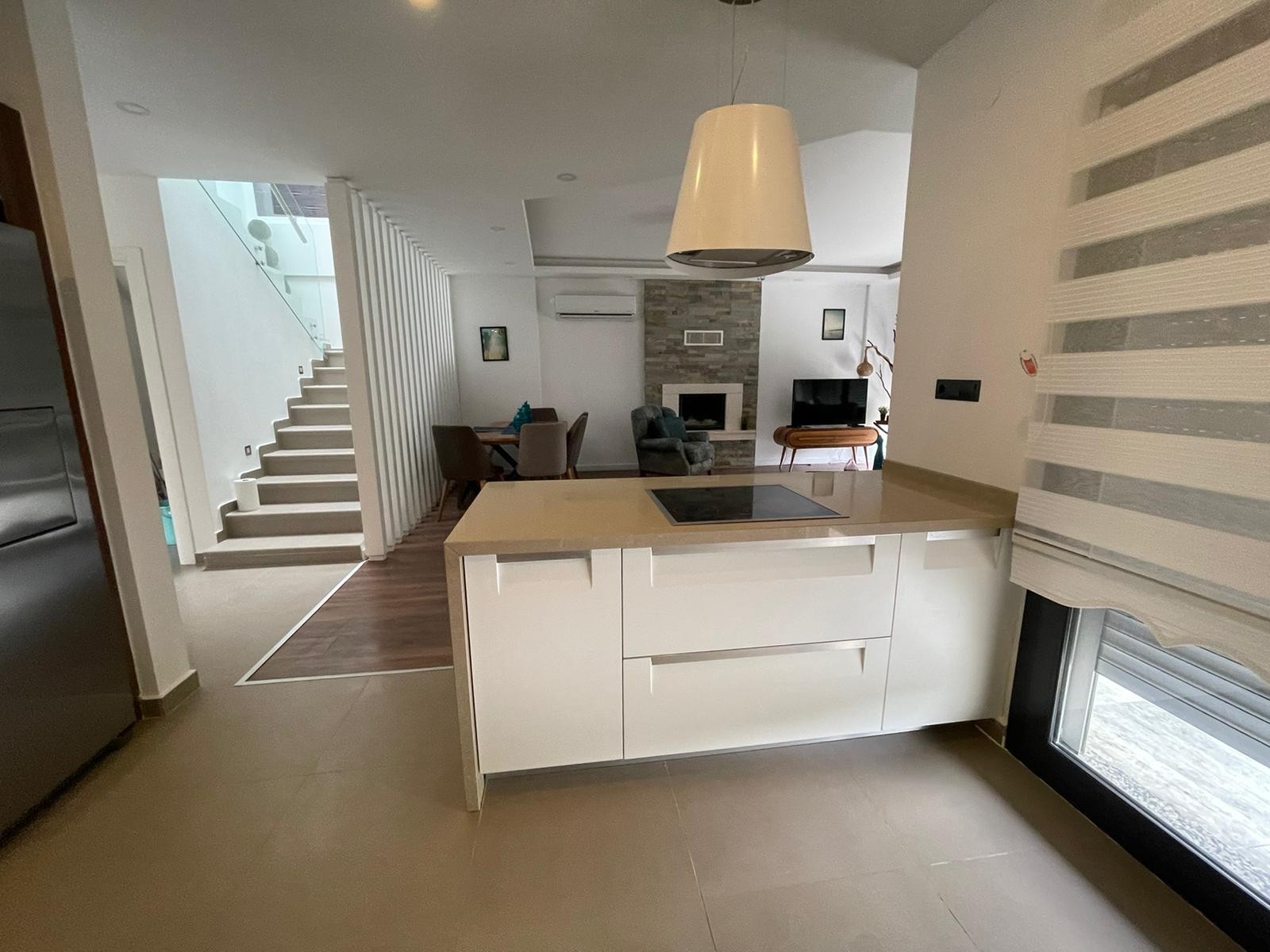 FULLY FURNISHED BRAND NEW CLOSE TO THE BEACH & TOWN