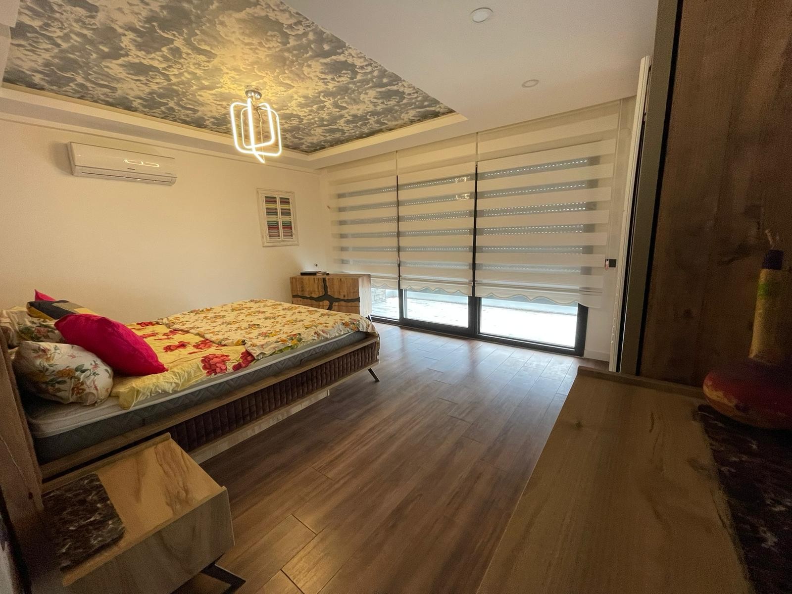 FULLY FURNISHED BRAND NEW CLOSE TO THE BEACH & TOWN