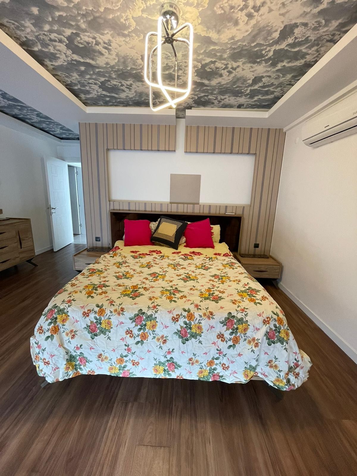 FULLY FURNISHED BRAND NEW CLOSE TO THE BEACH & TOWN