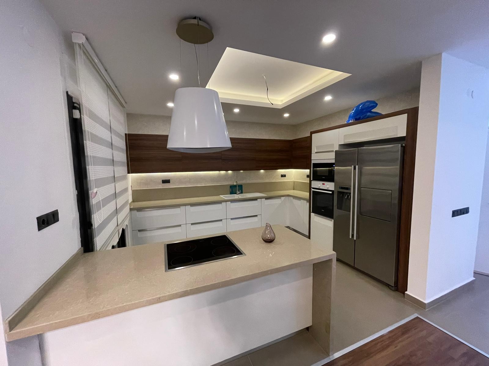 FULLY FURNISHED BRAND NEW CLOSE TO THE BEACH & TOWN