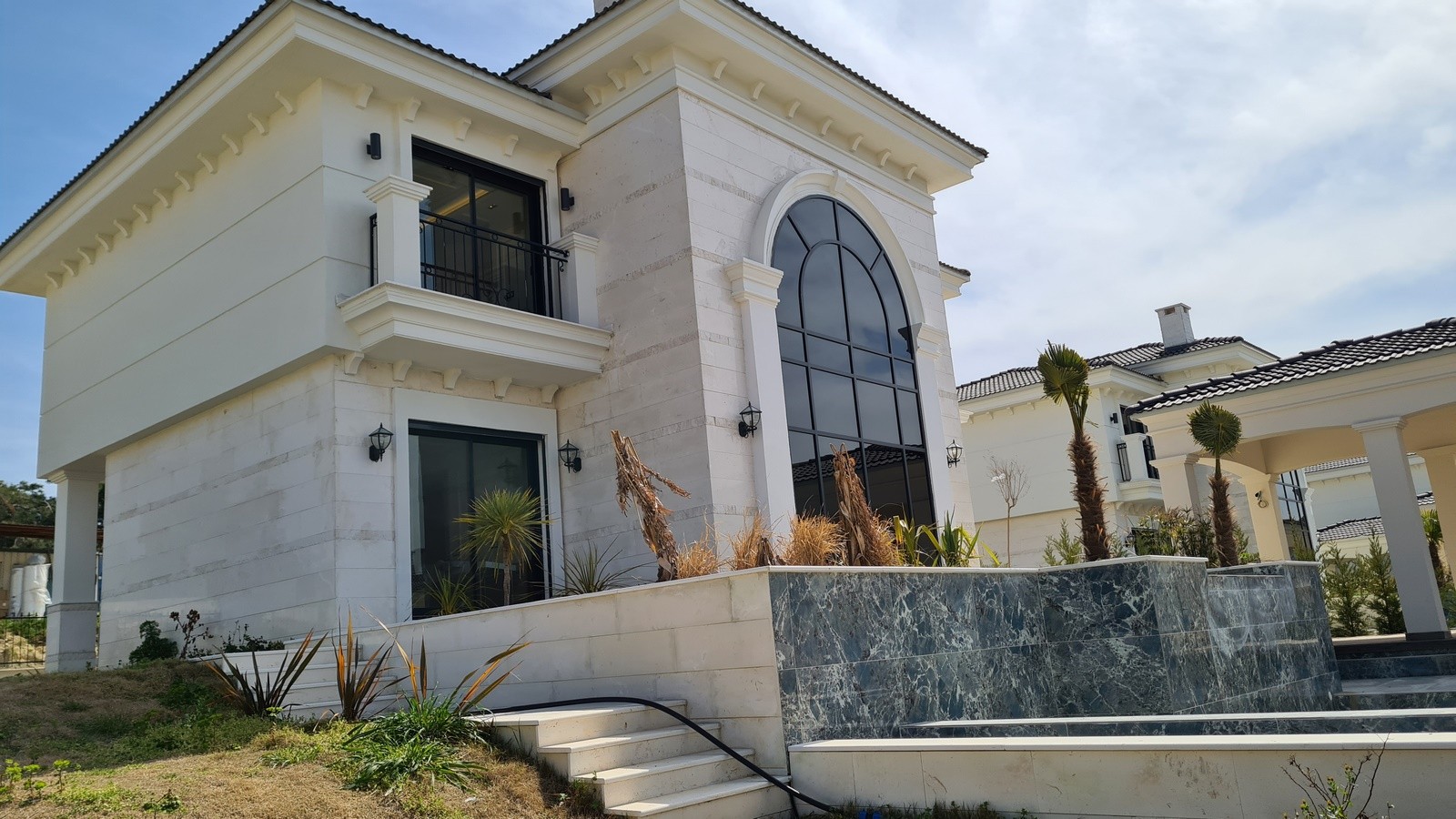 4 Bedroom Brand New Detached Villas for Sale in Kusadasi