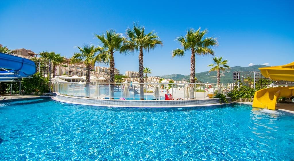 2 Bed Furnished Penthouse Apartment in Golf & Spa Resort in Kusadasi