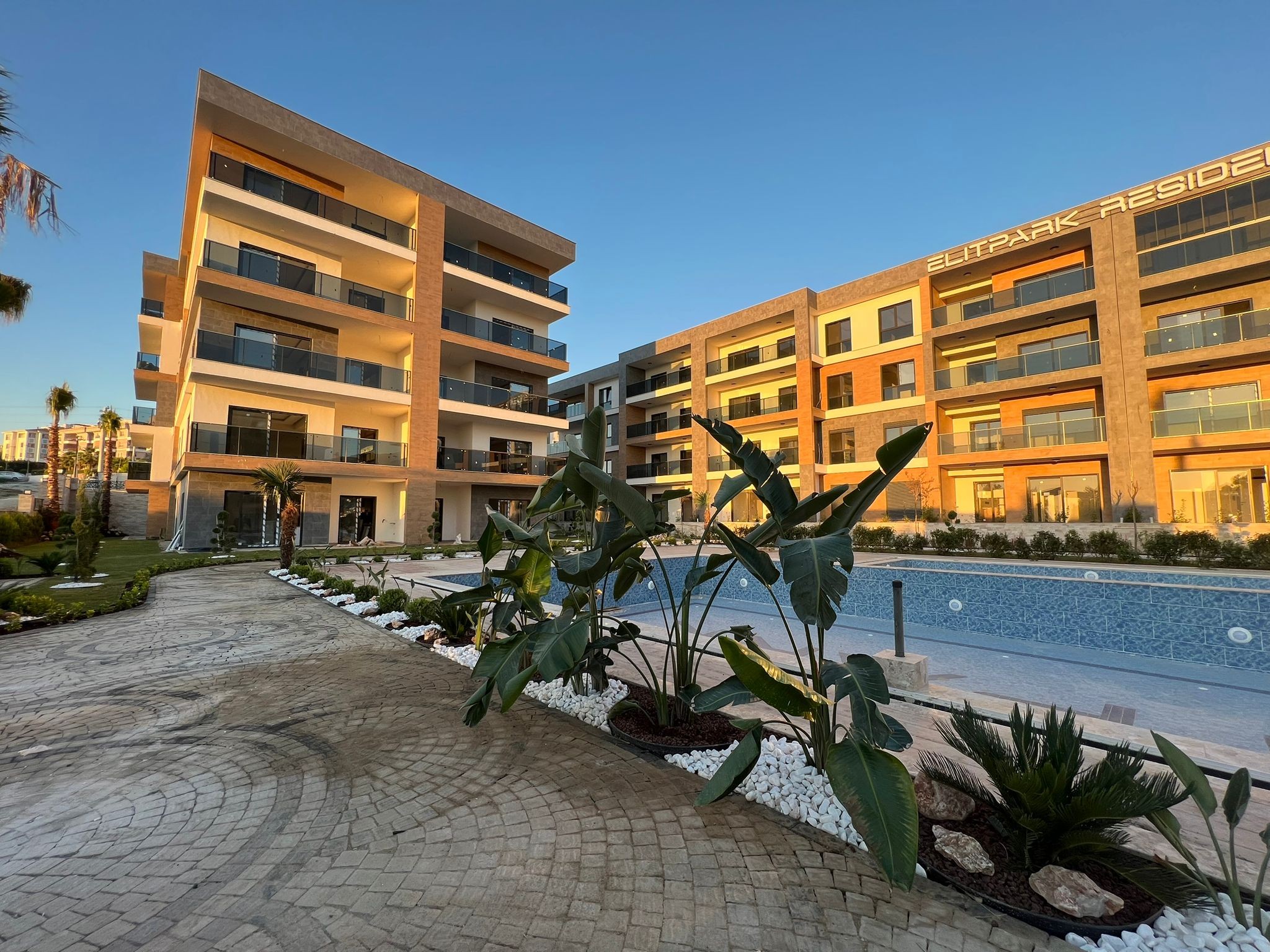 AFFORDABLE PRICE CITY CENTER BRAND NEW KEY READY RESIDENCE IN KUSADASI