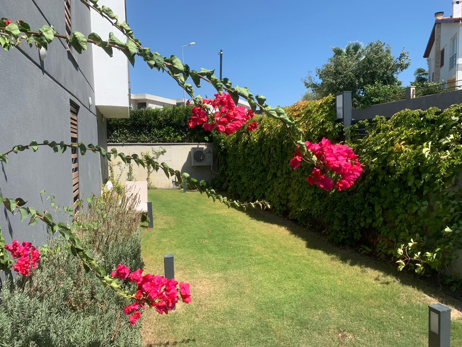 РОСКОШНАЯ ОТДЕЛЬНАЯ ВИЛЛА С ЧАСТНЫМ БАССЕЙНОМ В КУШАДАСЫ.