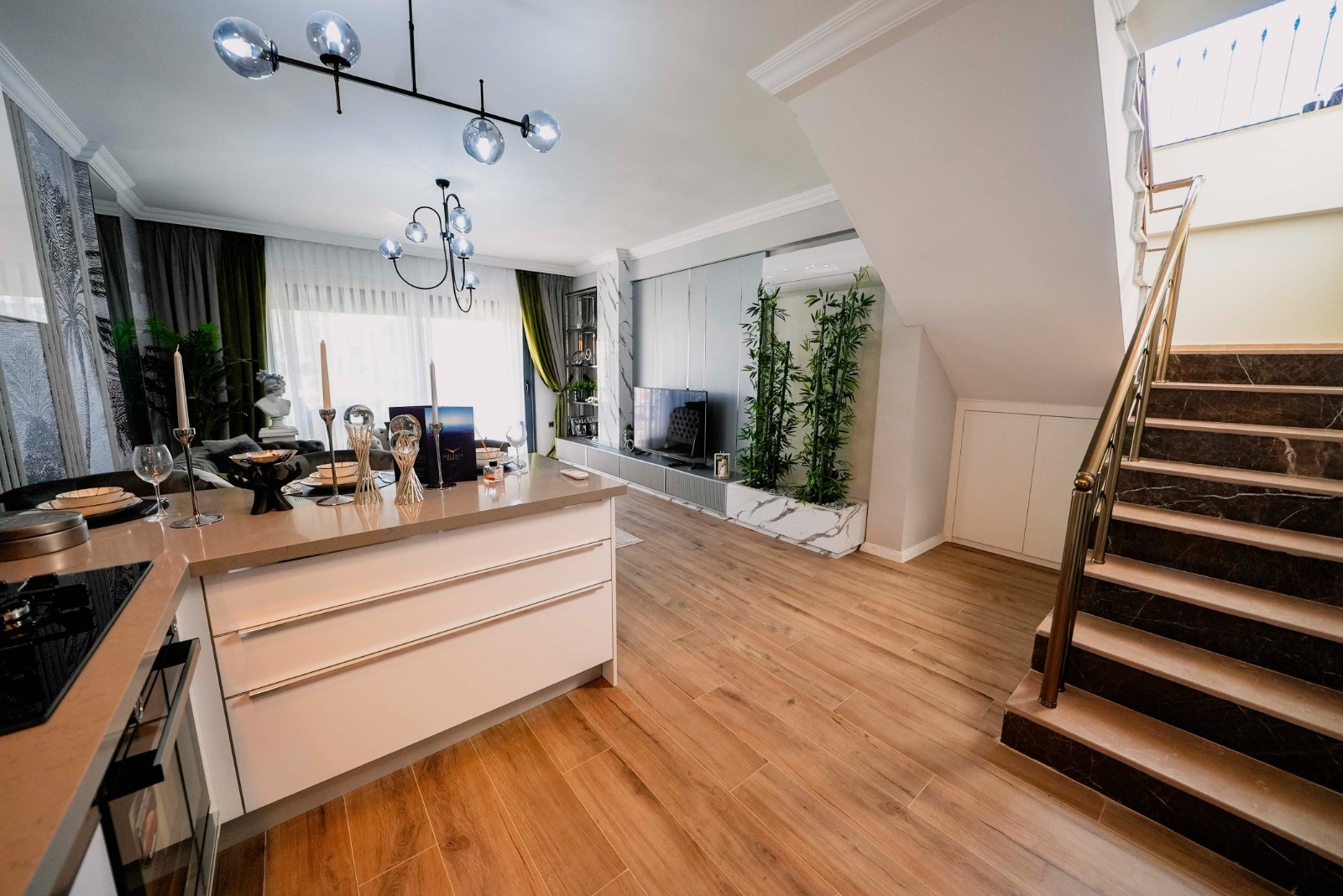 ОТДЕЛЬНАЯ ВИЛЛА НА ПЕРВОЙ БЕРЕГОВОЙ ЛИНИИ В РАЙОНЕ ДАВУТЛАР.