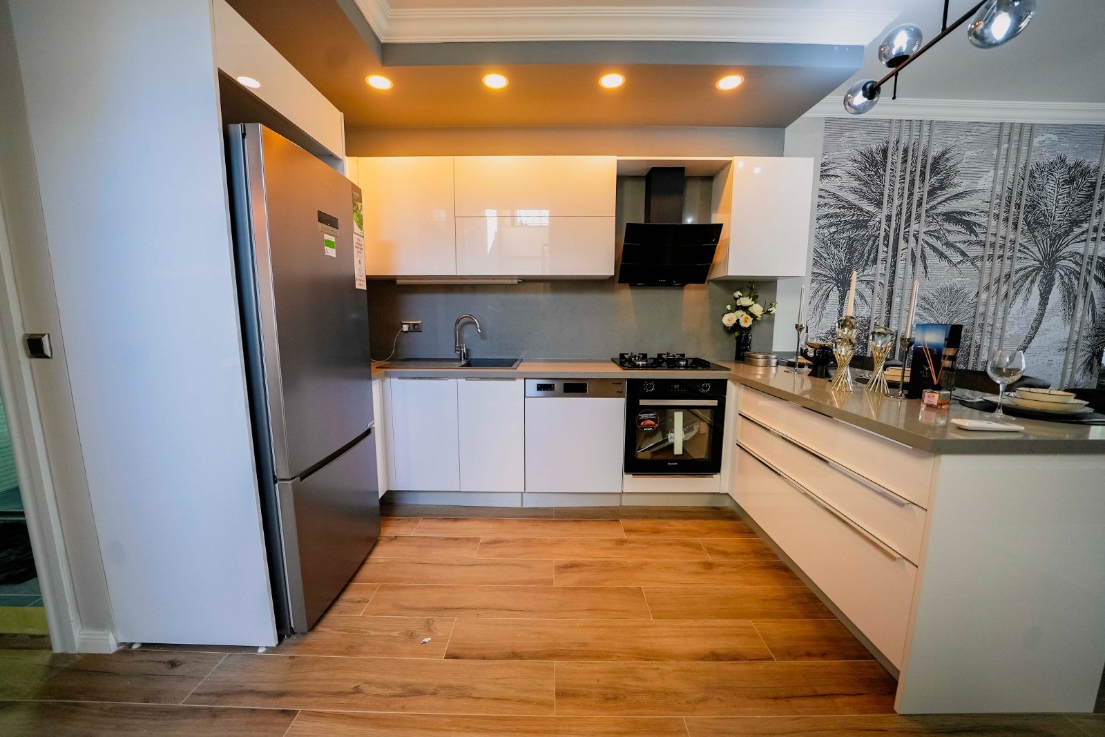 ОТДЕЛЬНАЯ ВИЛЛА НА ПЕРВОЙ БЕРЕГОВОЙ ЛИНИИ В РАЙОНЕ ДАВУТЛАР.