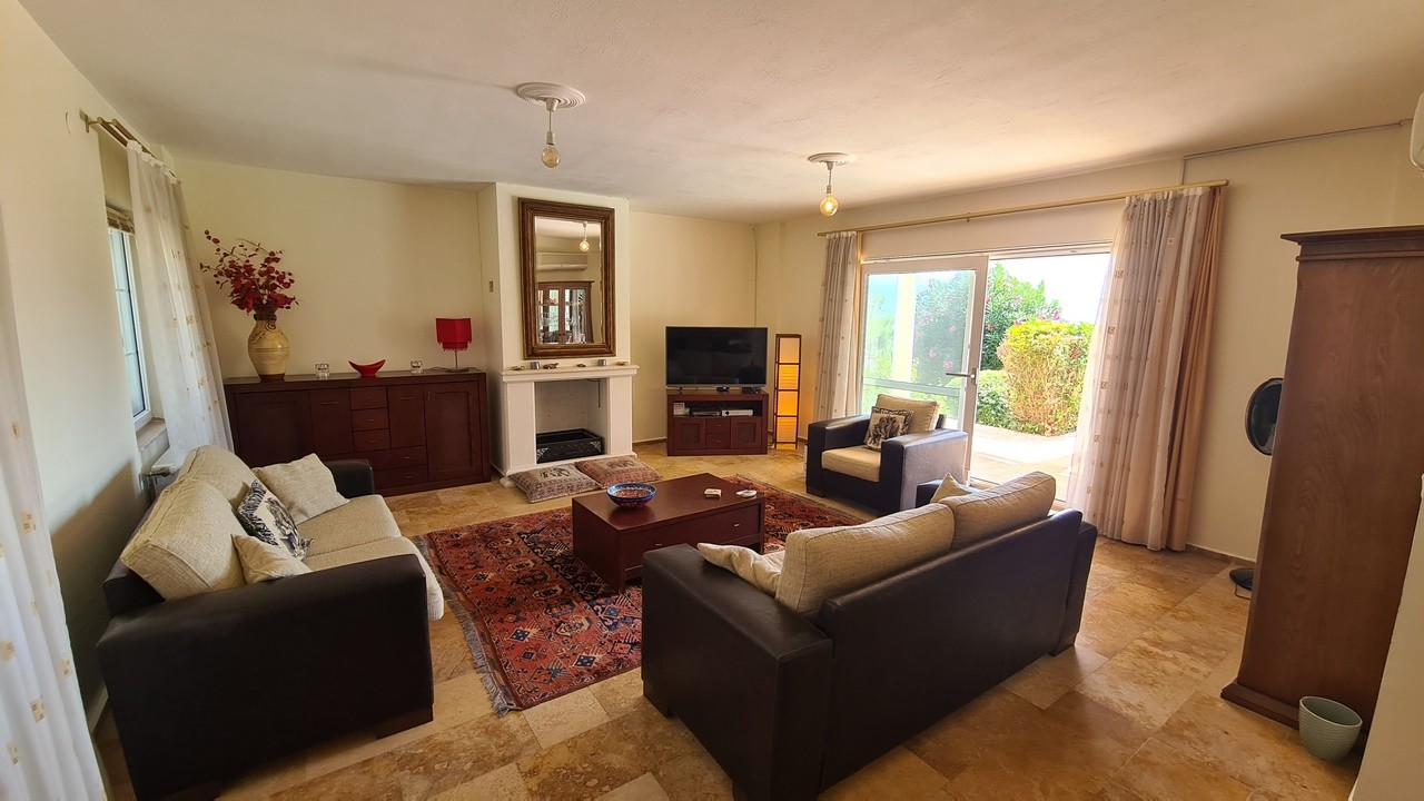 A magnificent villa in Kuşadası, offering both the tranquility of nature and close proximity to the city center.