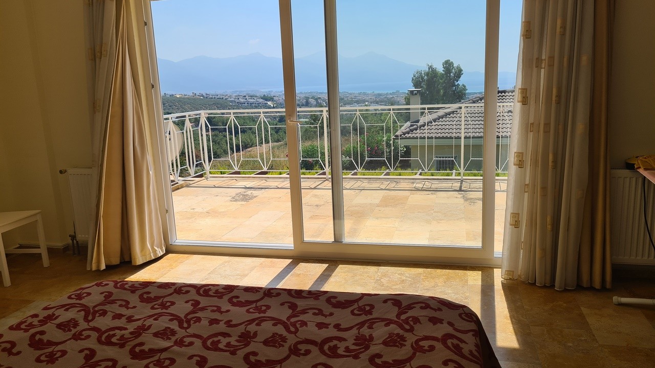 A magnificent villa in Kuşadası, offering both the tranquility of nature and close proximity to the city center.