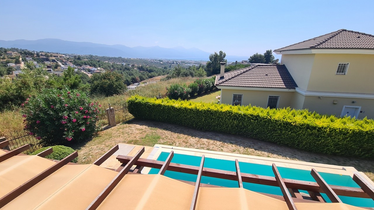 A magnificent villa in Kuşadası, offering both the tranquility of nature and close proximity to the city center.
