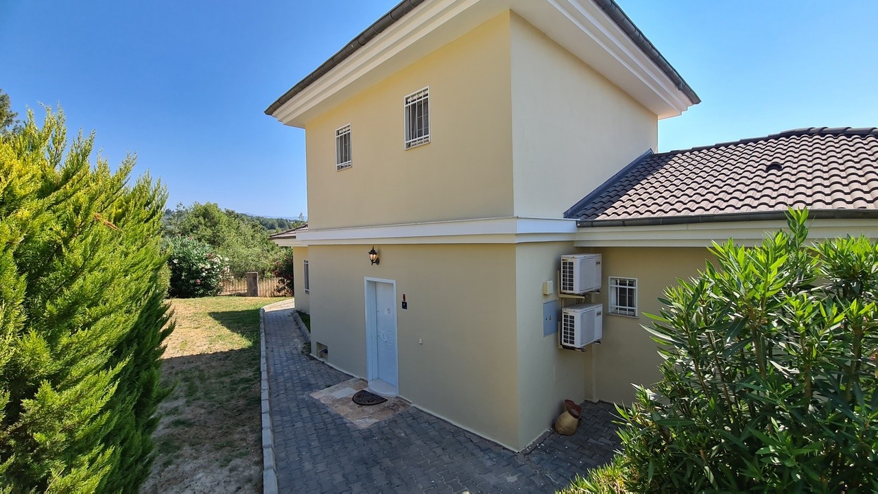 A magnificent villa in Kuşadası, offering both the tranquility of nature and close proximity to the city center.