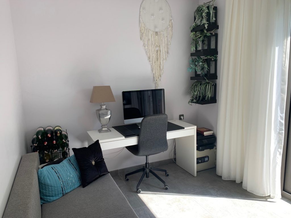 Close to the sea, with private parking, and near the city center, a magnificent villa is for sale.