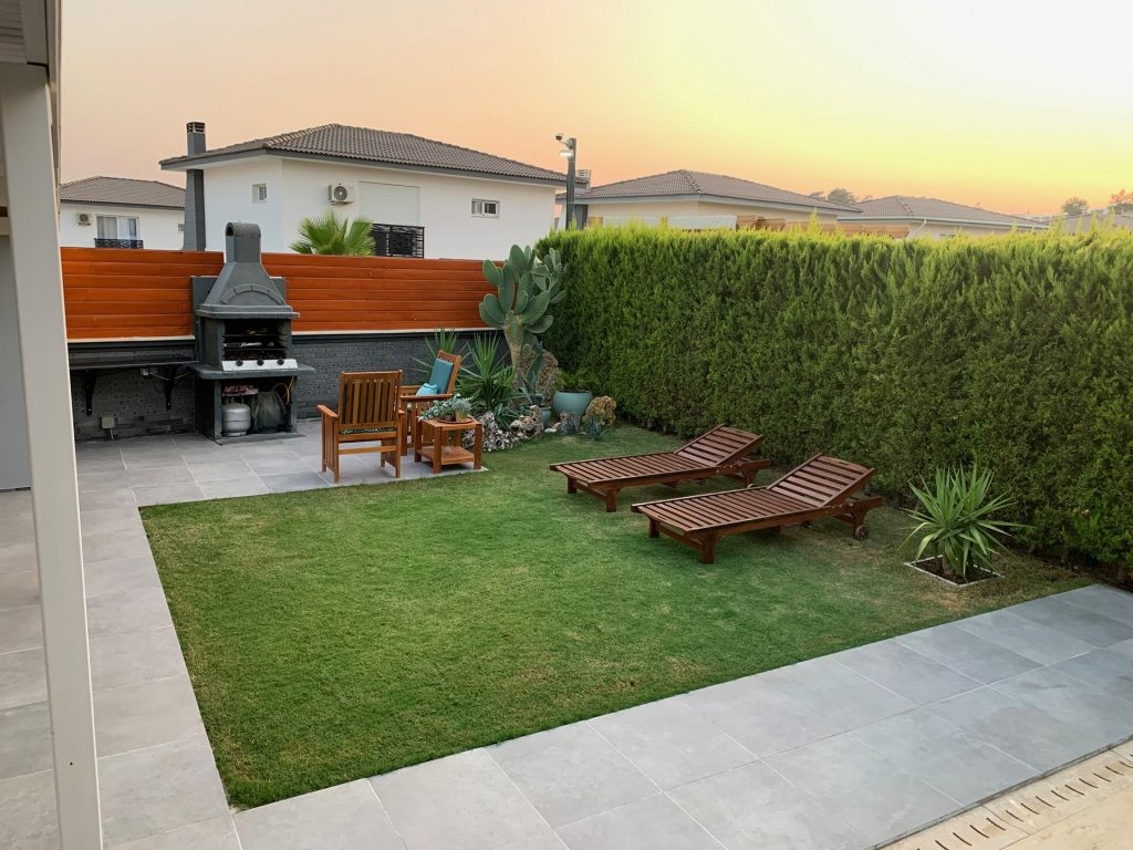 Close to the sea, with private parking, and near the city center, a magnificent villa is for sale.