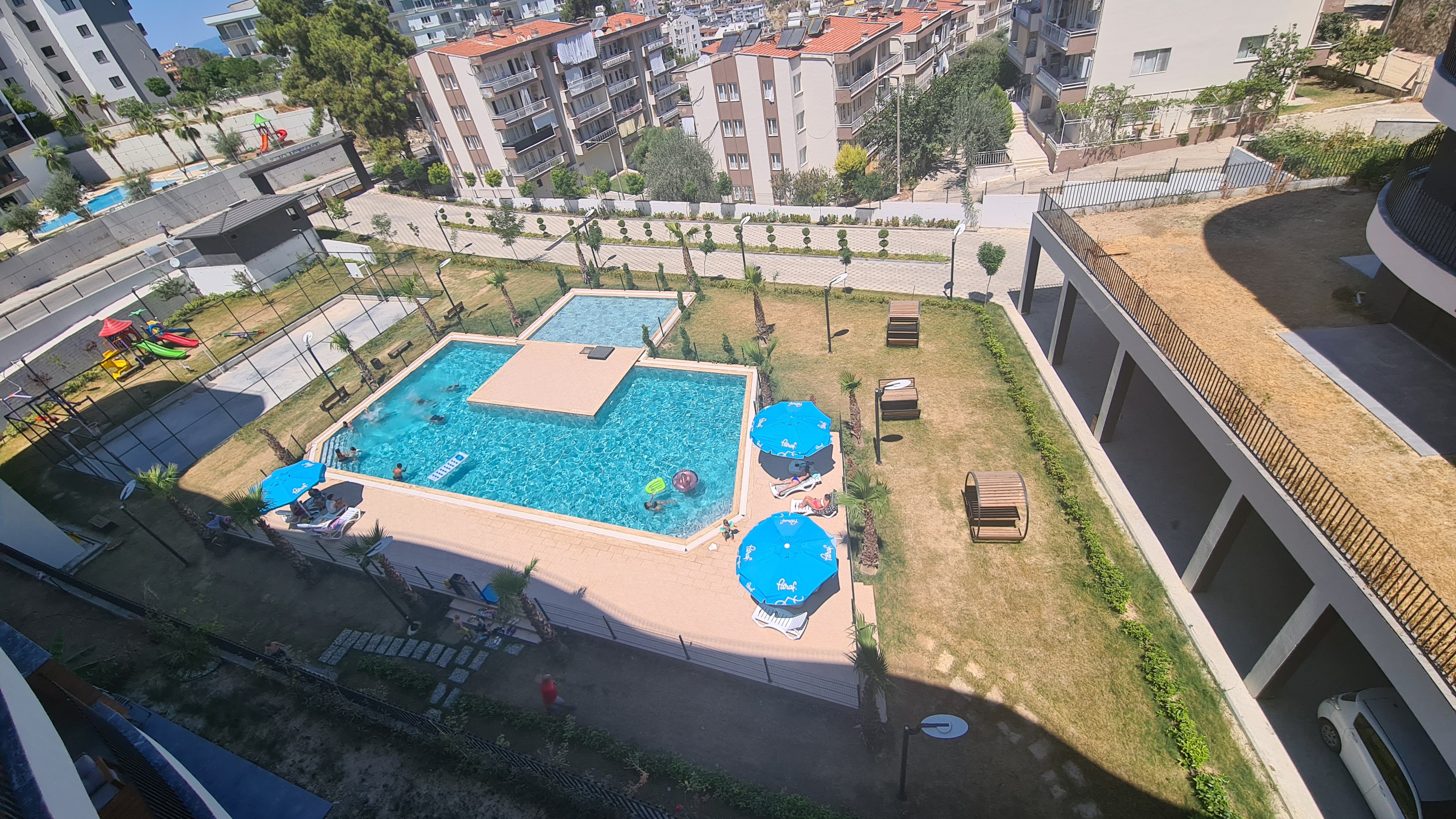 КОМФОРТНЫЕ АПАРТАМЕНТЫ 3+1 В ЖИЛОМ КОМПЛЕКСЕ С БАССЕЙНОМ В КУШАДАСЫ.