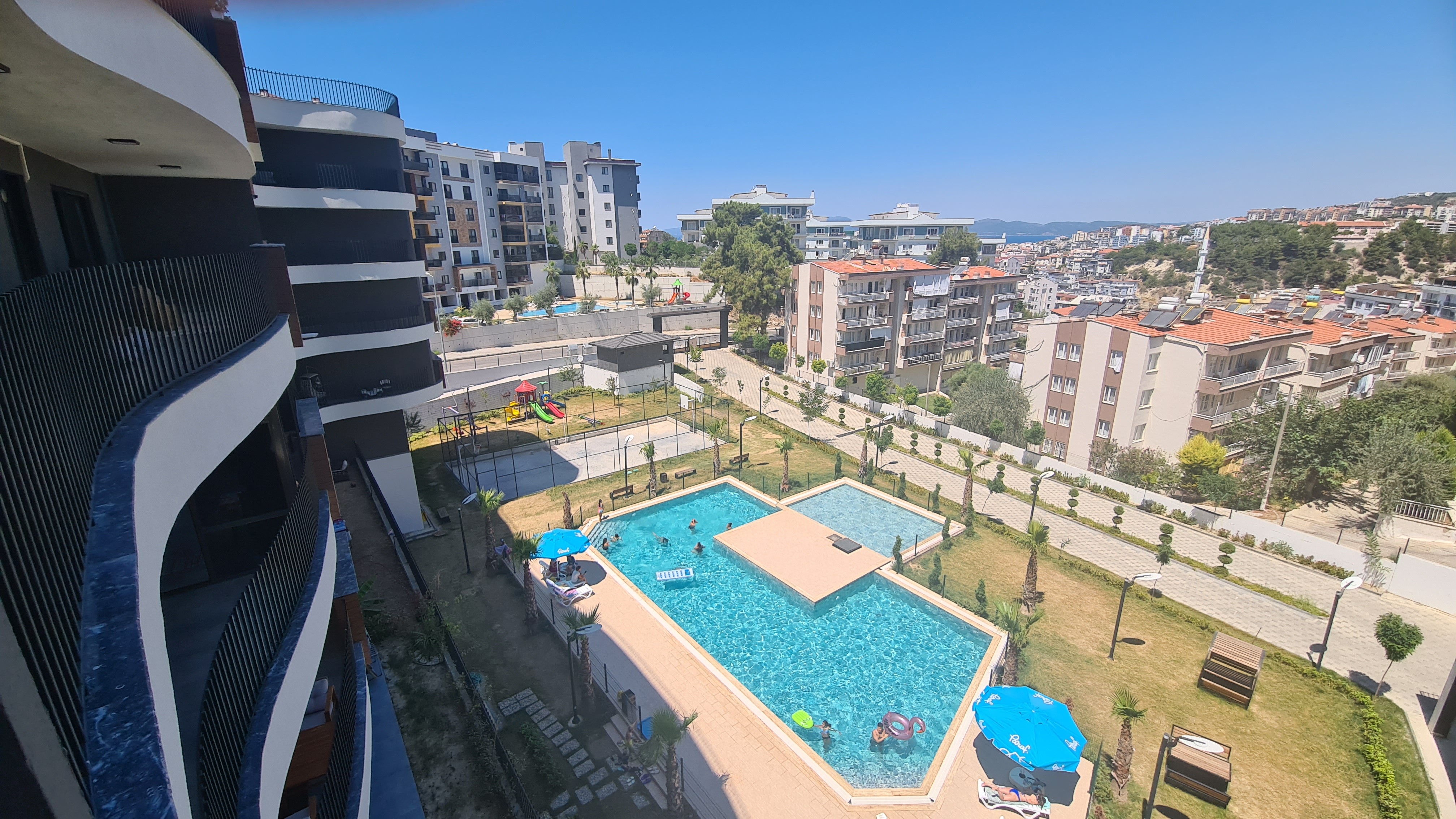 КОМФОРТНЫЕ АПАРТАМЕНТЫ 3+1 В ЖИЛОМ КОМПЛЕКСЕ С БАССЕЙНОМ В КУШАДАСЫ.