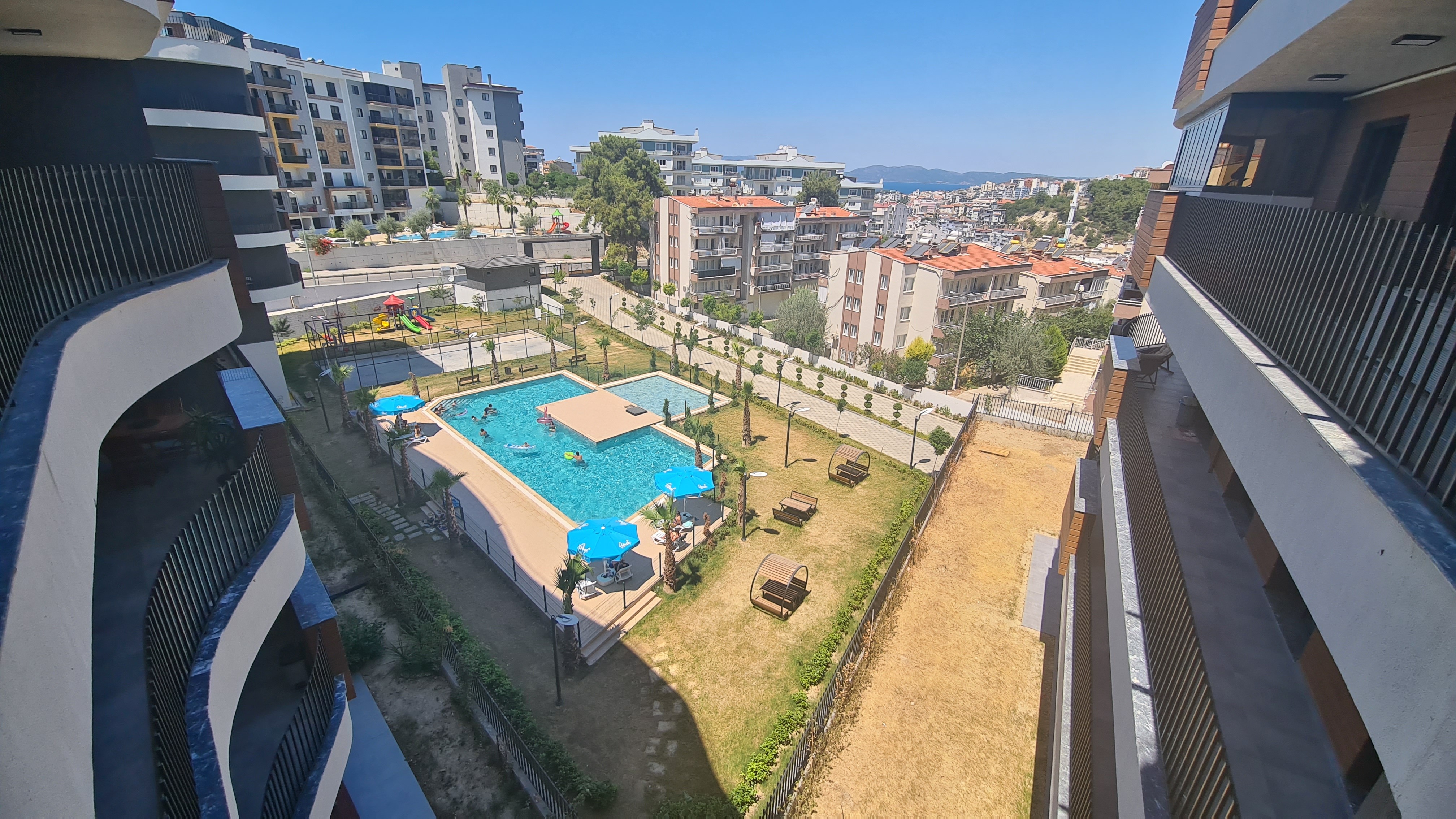 КОМФОРТНЫЕ АПАРТАМЕНТЫ 3+1 В ЖИЛОМ КОМПЛЕКСЕ С БАССЕЙНОМ В КУШАДАСЫ.