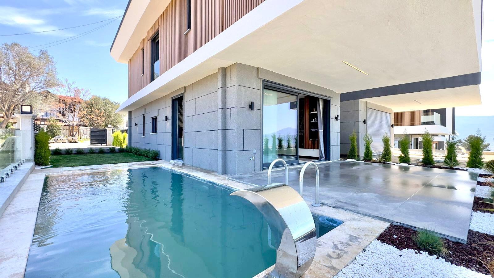 РОСКОШНЫЕ ВИЛЛЫ С ВИДОМ НА МОРЕ НА ПРОДАЖУ В КУШАДАСЫ.