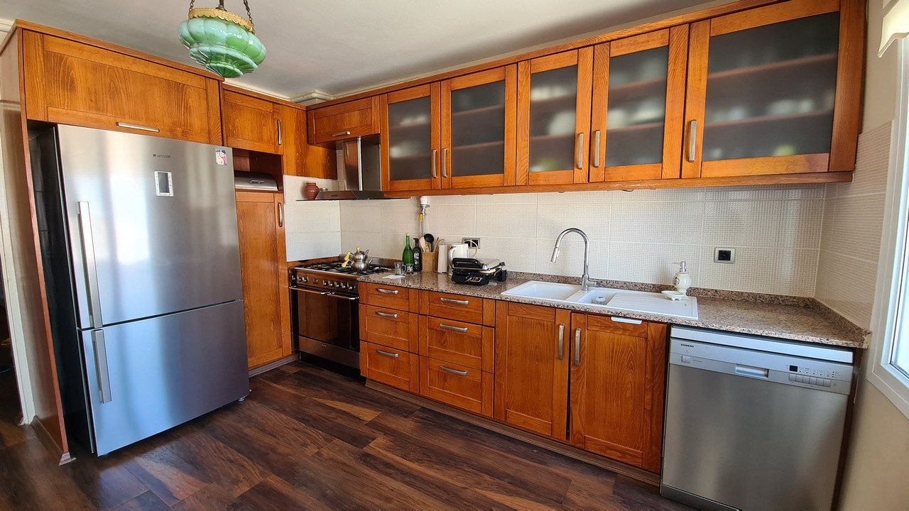 ДВУХУРОВНЕВАЯ КВАРТИРА С ВИДОМ НА МОРЕ НА ПРОДАЖУ В КУШАДАСЫ.