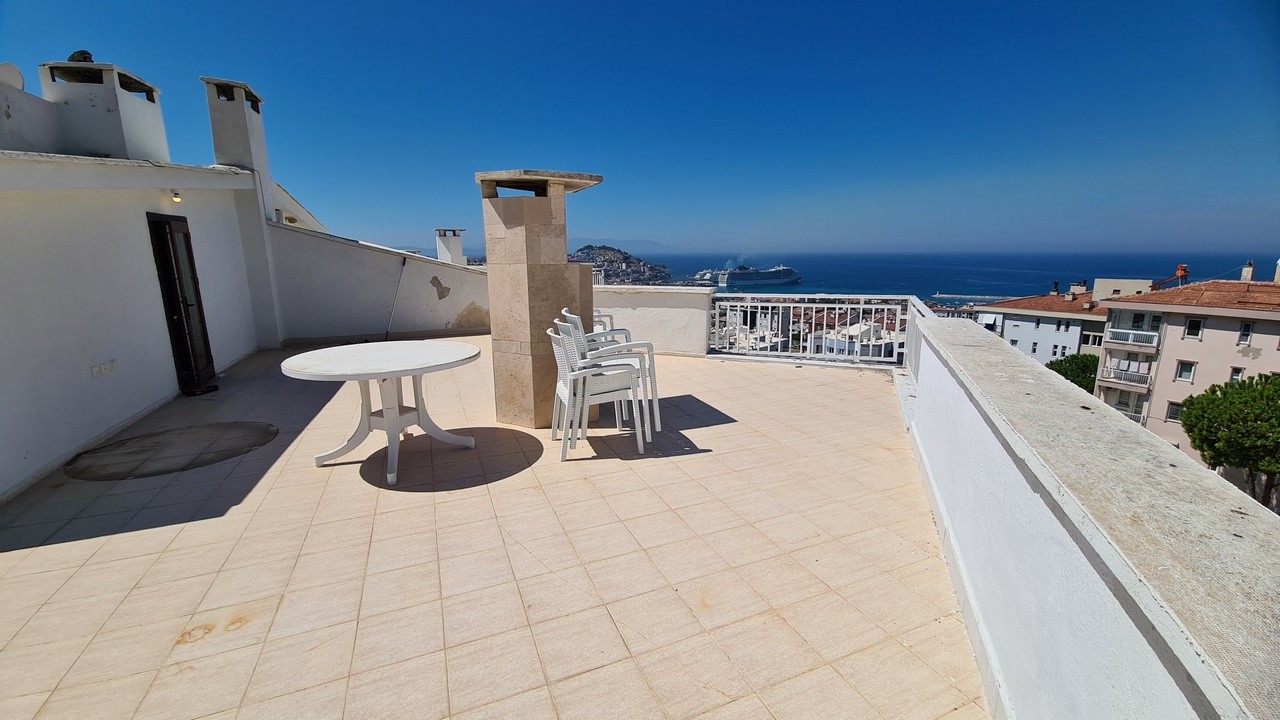 ДВУХУРОВНЕВАЯ КВАРТИРА С ВИДОМ НА МОРЕ НА ПРОДАЖУ В КУШАДАСЫ.