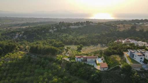 ВЕЛИКОЛЕПНЫЙ ФЕРМЕРСКИЙ ДОМ С ВИДОМ НА МОРЕ И ПРИРОДУ В КУШАДАСЫ.