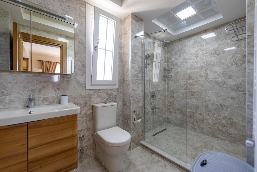 ВЕЛИКОЛЕПНЫЙ ФЕРМЕРСКИЙ ДОМ С ВИДОМ НА МОРЕ И ПРИРОДУ В КУШАДАСЫ.