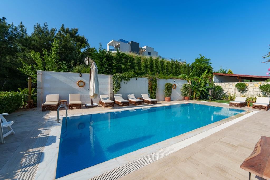 ВЕЛИКОЛЕПНЫЙ ФЕРМЕРСКИЙ ДОМ С ВИДОМ НА МОРЕ И ПРИРОДУ В КУШАДАСЫ.