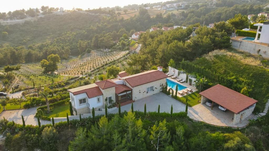 ВЕЛИКОЛЕПНЫЙ ФЕРМЕРСКИЙ ДОМ С ВИДОМ НА МОРЕ И ПРИРОДУ В КУШАДАСЫ.