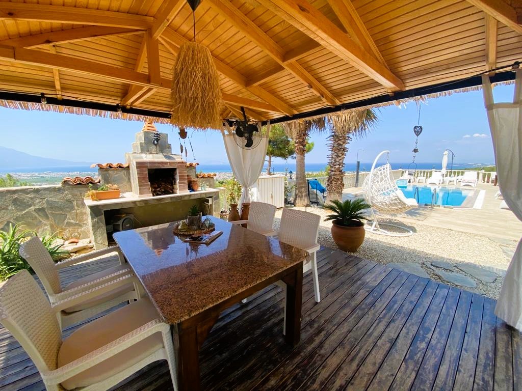 РОСКОШНАЯ ОТДЕЛЬНАЯ ВИЛЛА С ВИДОМ НА МОРЕ И ЧАСТНЫМ БАССЕЙНОМ В КУШАДАСЫ.