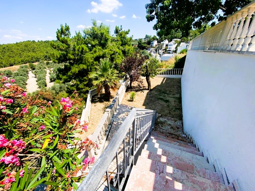 РОСКОШНАЯ ОТДЕЛЬНАЯ ВИЛЛА С ВИДОМ НА МОРЕ И ЧАСТНЫМ БАССЕЙНОМ В КУШАДАСЫ.