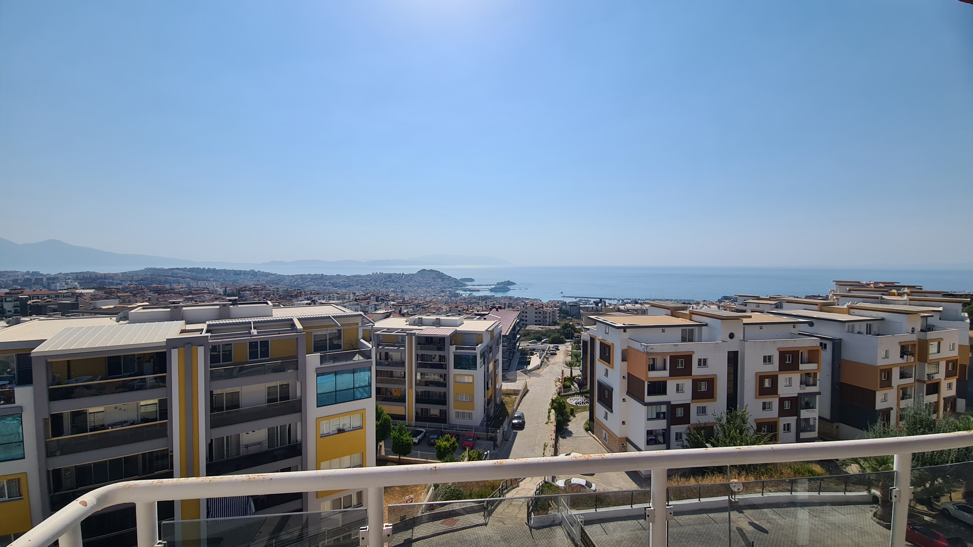 КВАРТИРА 3+1 С ПАНОРАМНЫМ ВИДОМ НА МОРЕ В КУШАДАСЫ.