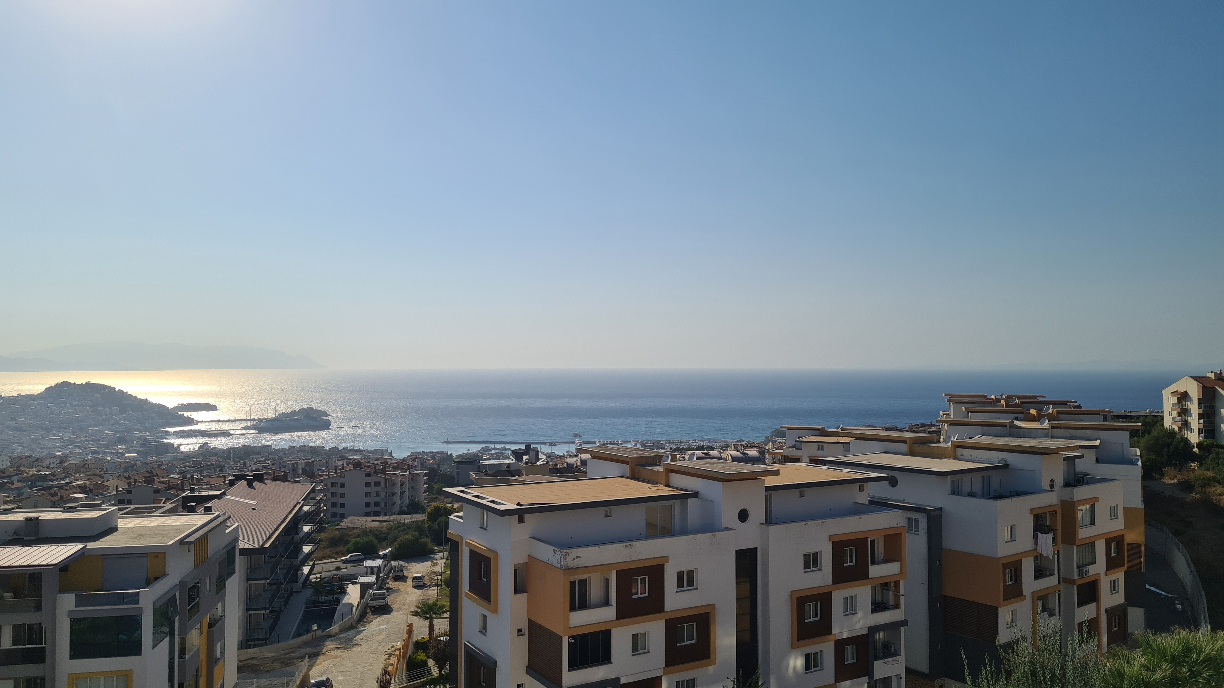 КВАРТИРА 3+1 С ПАНОРАМНЫМ ВИДОМ НА МОРЕ В КУШАДАСЫ.