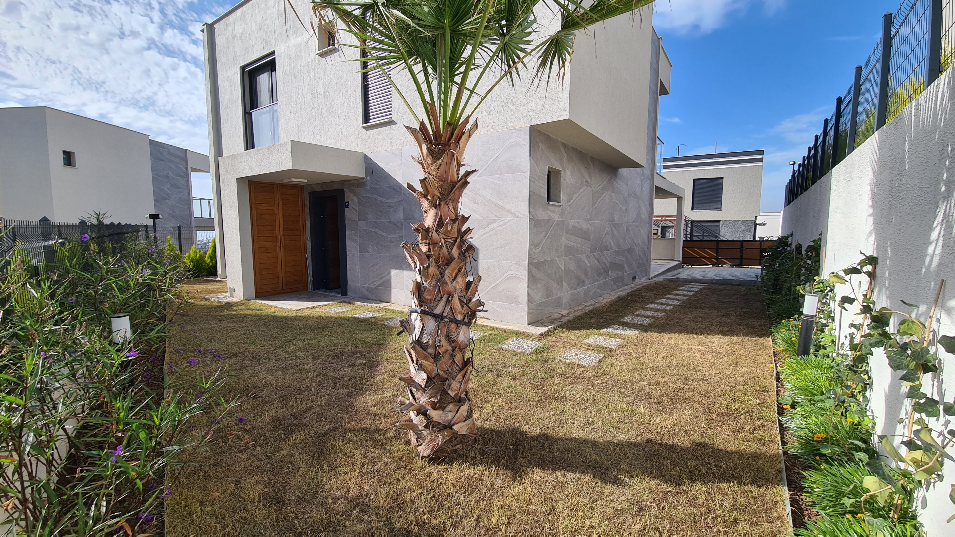 ОТДЕЛЬНАЯ ВИЛЛА С ЧАСТНЫМ БАССЕЙНОМ В КУШАДАСЫ.