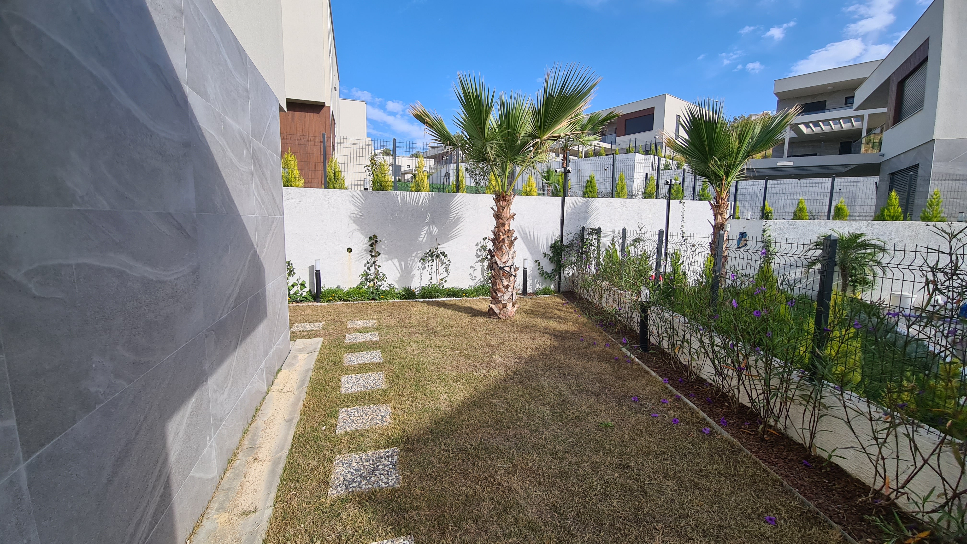 ОТДЕЛЬНАЯ ВИЛЛА С ЧАСТНЫМ БАССЕЙНОМ В КУШАДАСЫ.