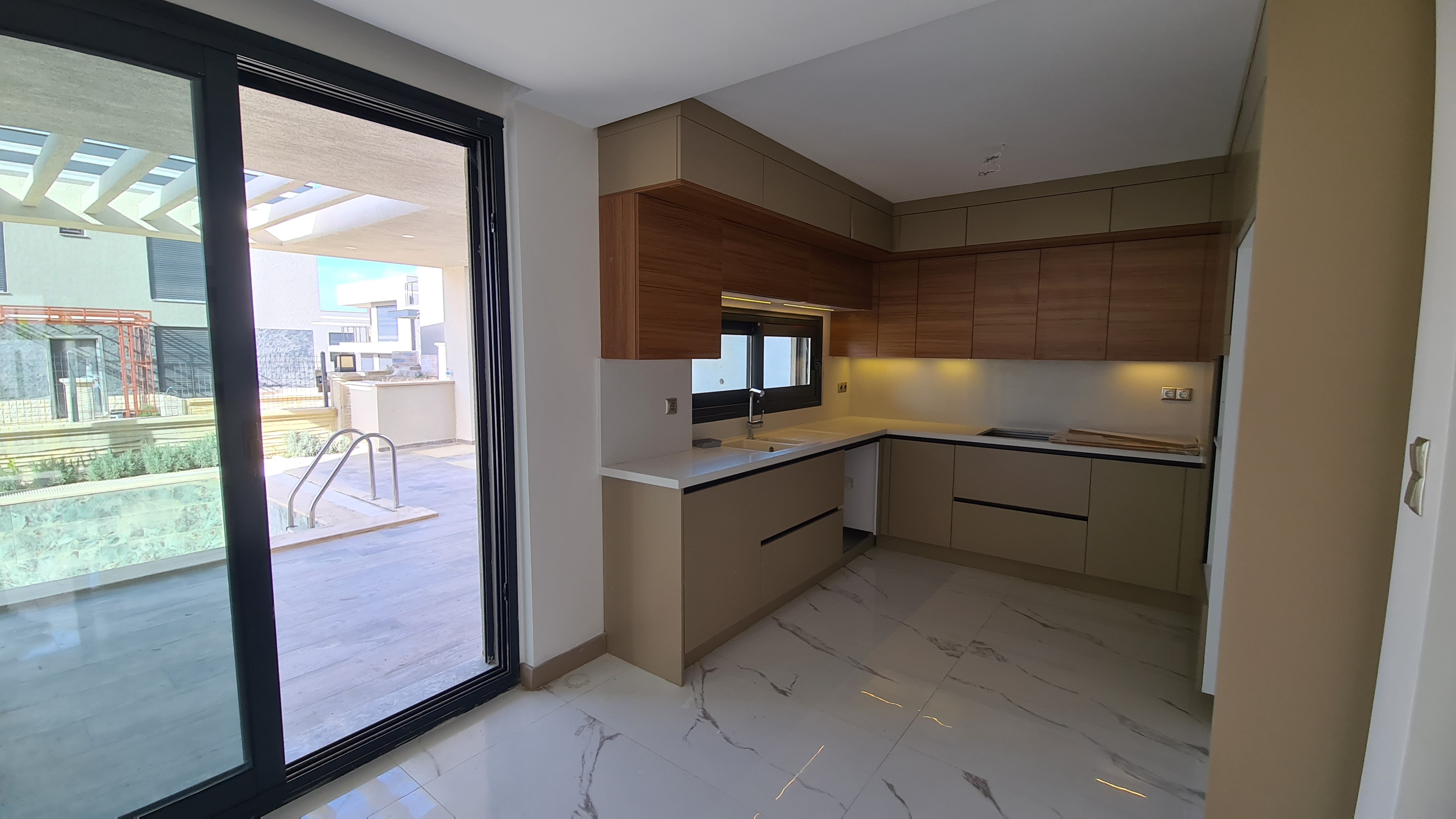 ОТДЕЛЬНАЯ ВИЛЛА С ЧАСТНЫМ БАССЕЙНОМ В КУШАДАСЫ.