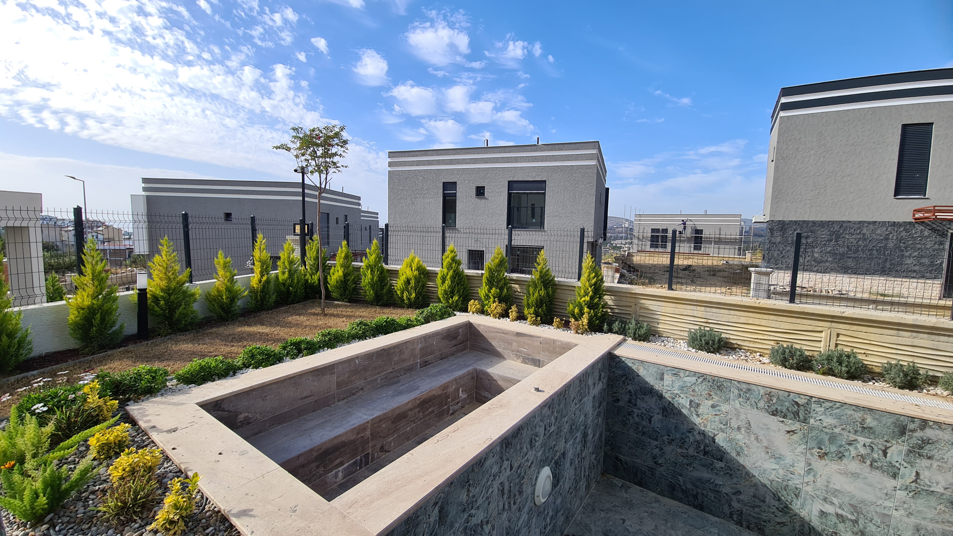 ОТДЕЛЬНАЯ ВИЛЛА С ЧАСТНЫМ БАССЕЙНОМ В КУШАДАСЫ.