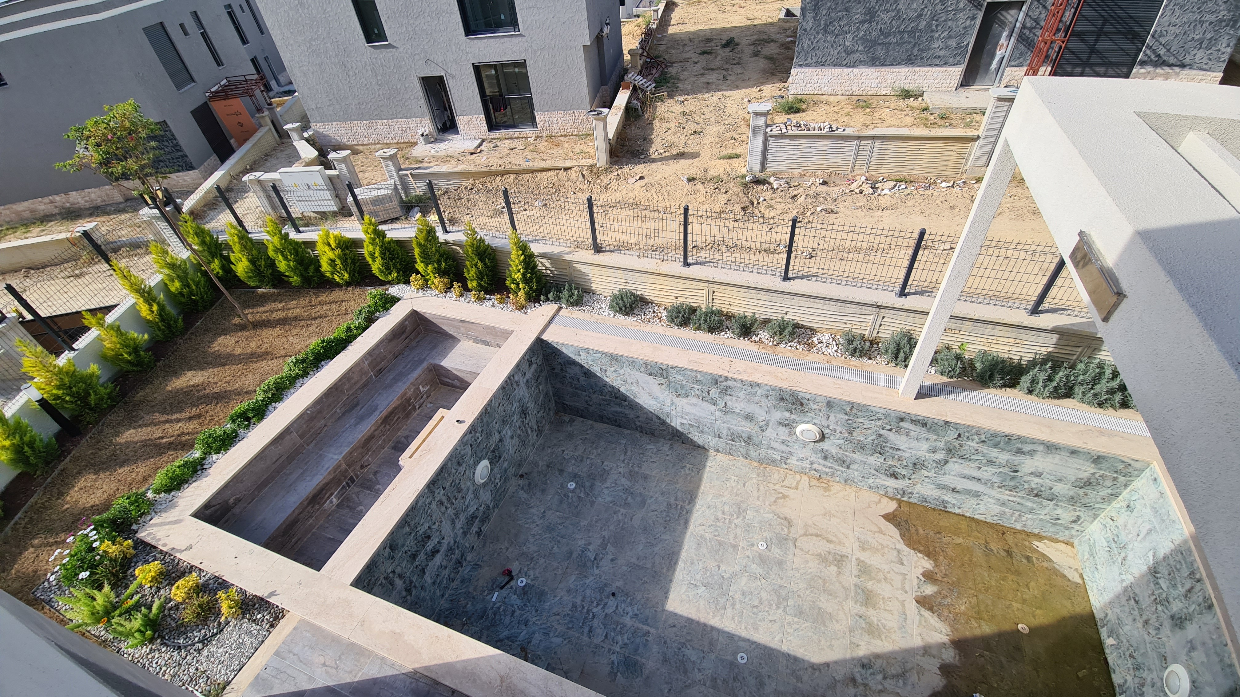 ОТДЕЛЬНАЯ ВИЛЛА С ЧАСТНЫМ БАССЕЙНОМ В КУШАДАСЫ.