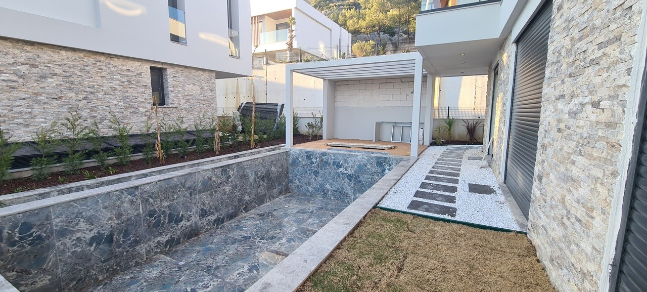 HOT OFFER ! KUSADASI MARINA PRIME LOCATION LUXURY VILLA'S PROJECT