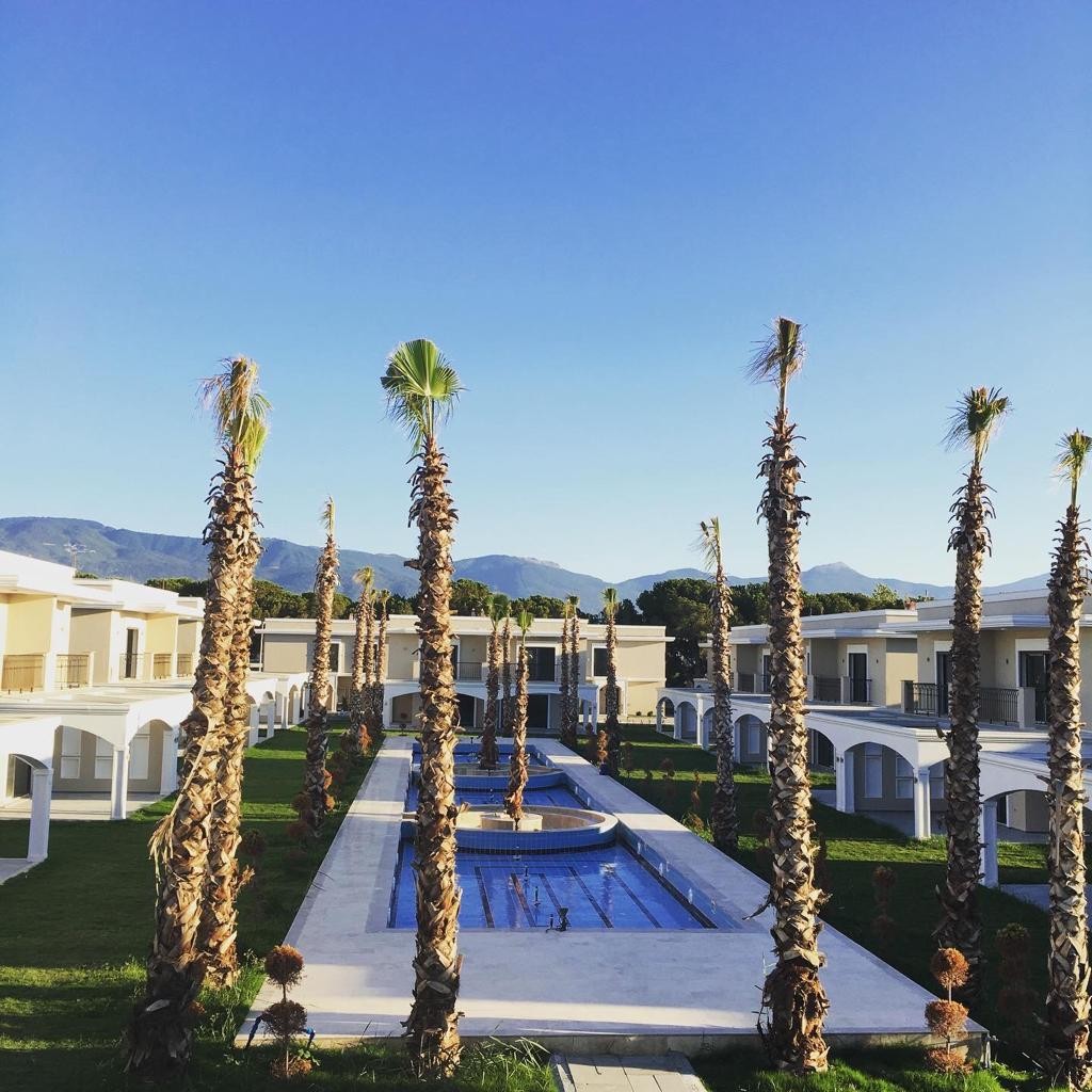 ОТДЕЛЬНАЯ ВИЛЛА НА ПЕРВОЙ БЕРЕГОВОЙ ЛИНИИ В РАЙОНЕ ДАВУТЛАР.