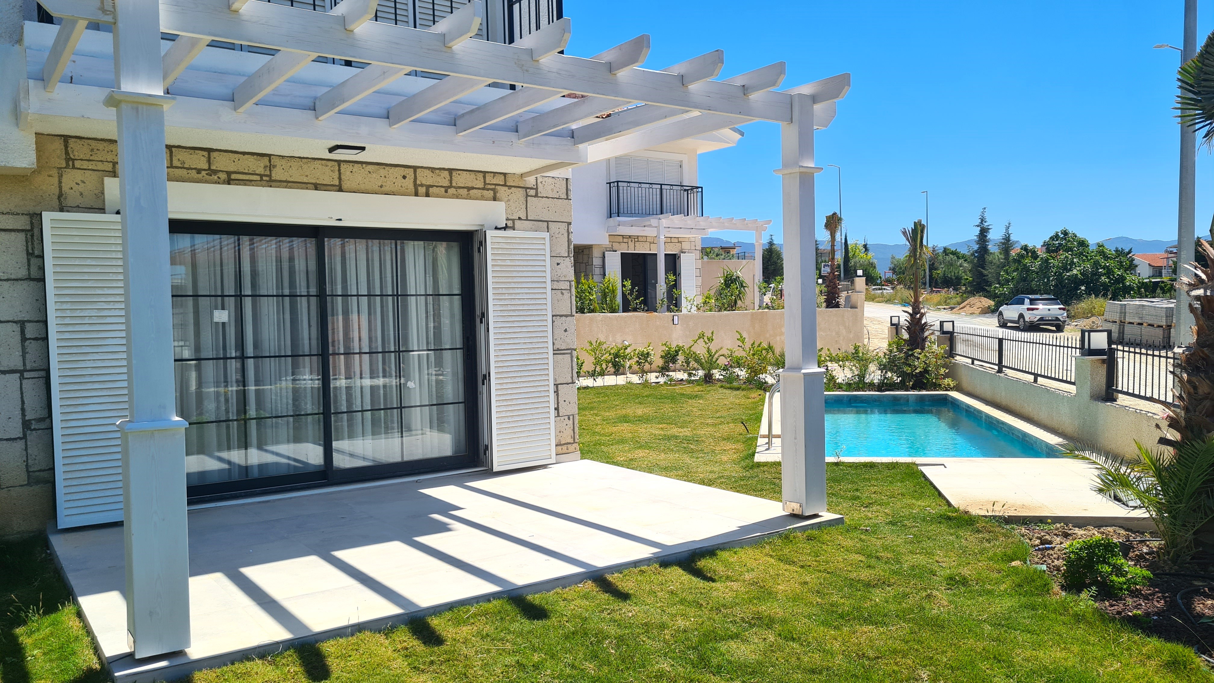 Country Style Semi-Detached Villa For Sale