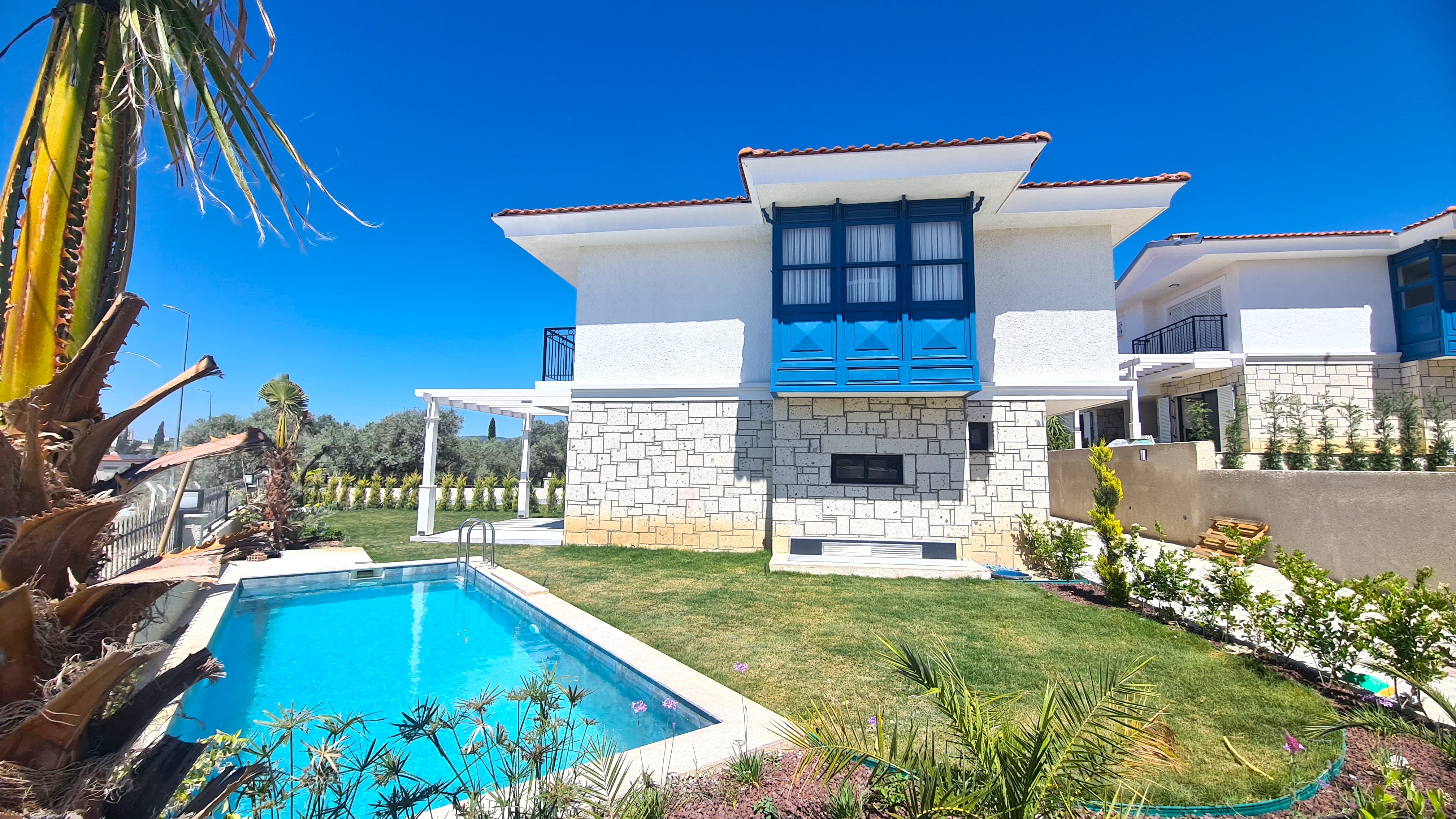 Country Style Semi-Detached Villa For Sale