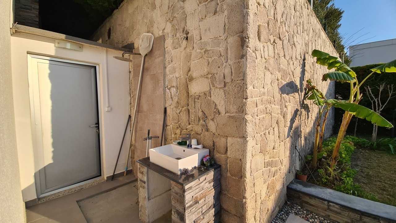 FULLY FURNISHED , 4 BEDROOM 4 BATHROOM 500 SQM PLOT 