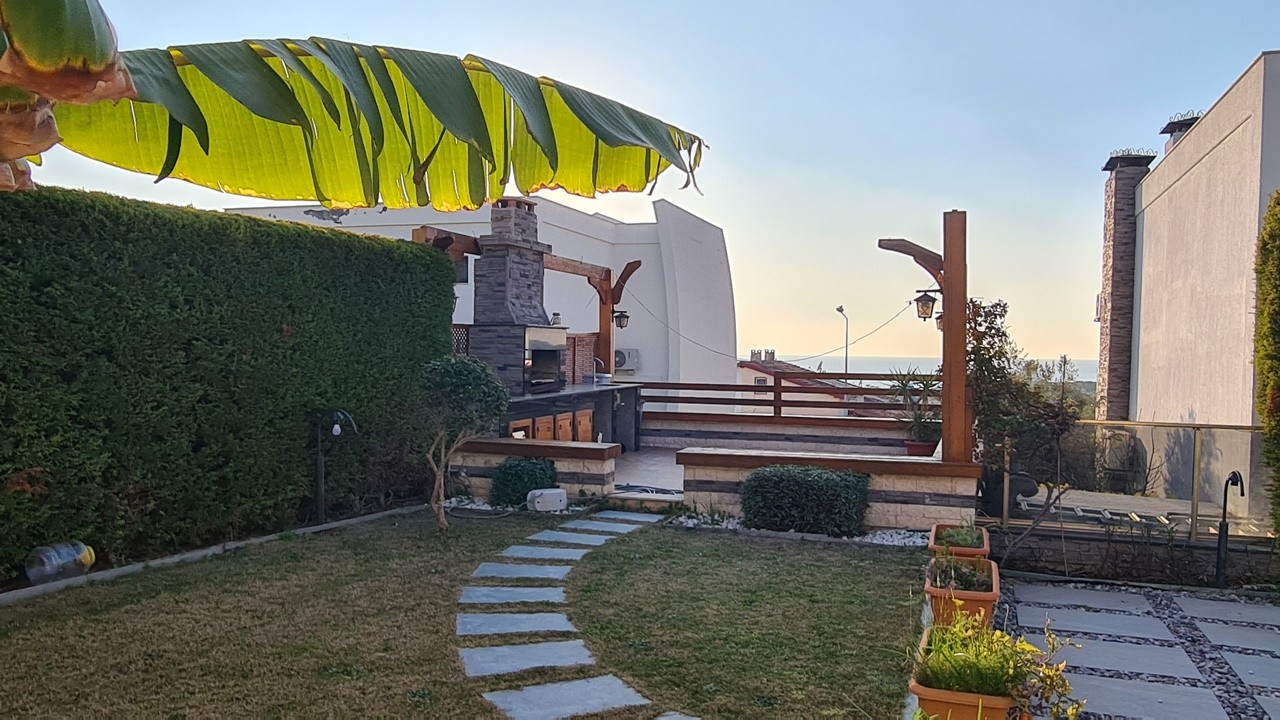 FULLY FURNISHED , 4 BEDROOM 4 BATHROOM 500 SQM PLOT 